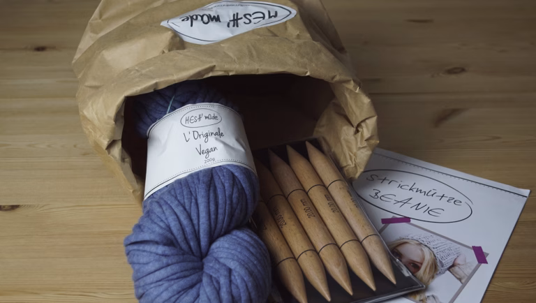 Strick-Kit Beanie von MESH'made mit veganem Garn L'ORIGINALE VEGAN